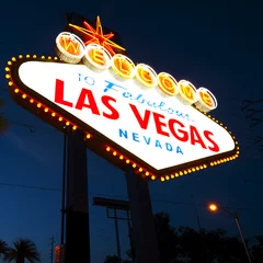 Poster Welcome to Las Vegas Sign at night © somchaij