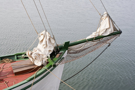 Proa de velero en la r&iacute;a de Arousa