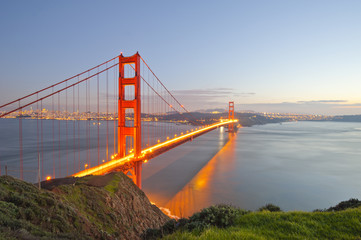 Golden gate bridge at night