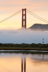 Fototapeta na wymiar Golden Gate Bridge i mgła. San Francisco