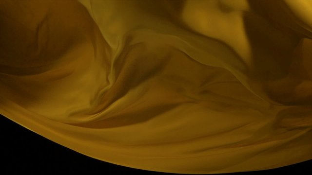 Yellow fabric, Slow Motion