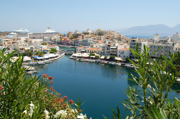 Fototapeta na wymiar Miasteczko Agios Nikolaos na Krecie, Grecja