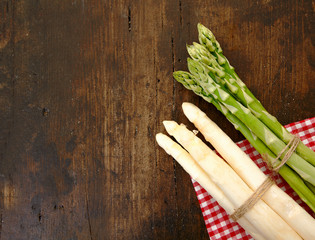 Fresh green and white asparagus with copyspace - obrazy, fototapety, plakaty
