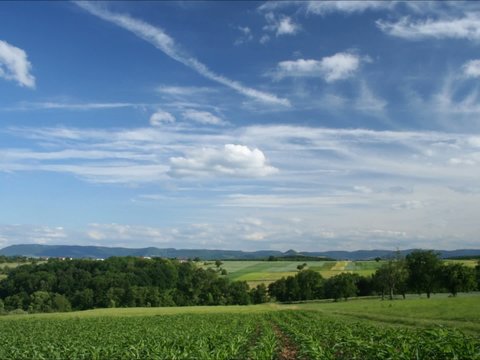 Ziehende Wolken vor der schw&auml;bischen Alb / Zeitraffer