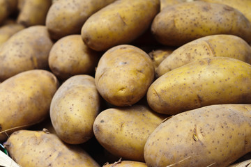 potatoes raw vegetables food pattern in market