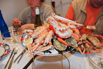 plate with cut crab and seafood - obrazy, fototapety, plakaty