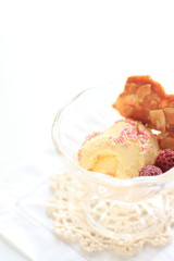 Ice cream with crispy almond cookie