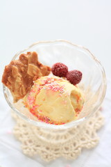 Ice crean with almond crispy cookie