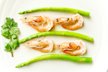 fresh shrimp cooks asparagus