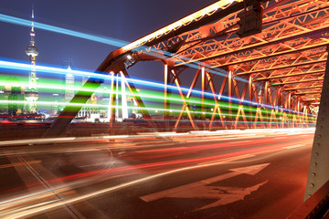 Fototapeta na wymiar lekkie ślady na stary most w Szanghaju