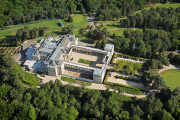 photo aerienne chateau de Rochefort-en-yvelines 78