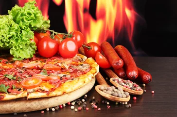 Gordijnen delicious pizza, salami, tomatoes and spices © Africa Studio
