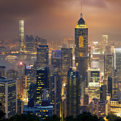Fototapeta na wymiar Nocny widok na Hongkong i Kowloon