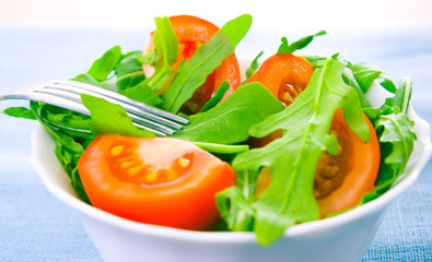 Fresh salad with tomatoes and rucola