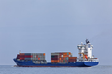 Containerschiff auf der Ostsee vor Kiel