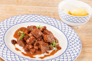 beef with hazelnuts