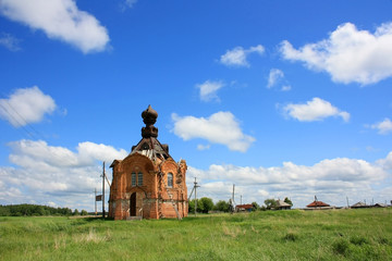 Православная церковь под голубым небом