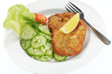 Schweineschnitzel mit Gurkensalat