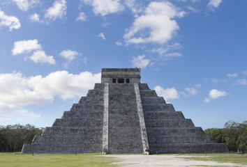 Fototapeta na wymiar Ruiny Majów w Chichen Itza, Meksyk