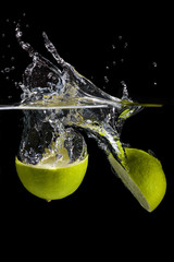 Obraz premium Fruta al agua