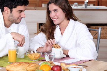 Obraz na płótnie Canvas Couple having breakfast together