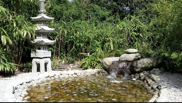 fontaine et petit bassin de jardin d'agr&eacute;ment