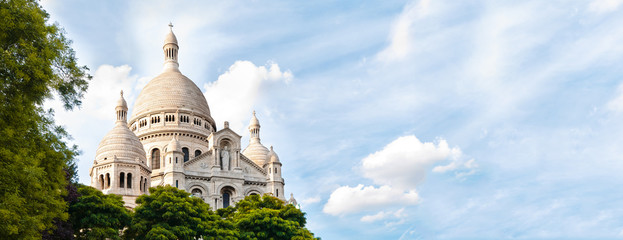 wide view of Basilica of the Sacred Heart of Paris - obrazy, fototapety, plakaty