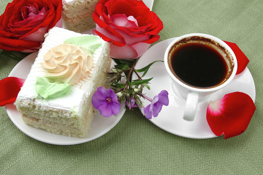 food : milked cream cake with roses