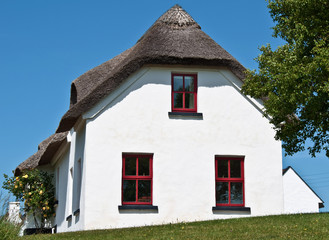 Fototapeta na wymiar wiejski domek na wsi w Europie