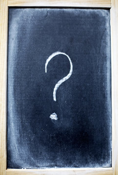 point d'interrogation scolaire sur tableu