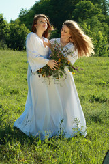 Fototapeta na wymiar dwie młode piękne kobiety