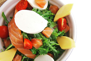 green salad with smoked salmon