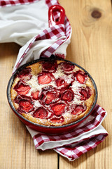 Baked vanilla pudding with strawberry and almond