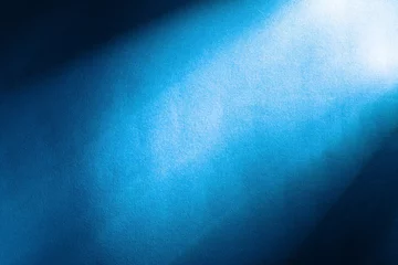 Foto op Plexiglas Licht en schaduw Blauwe lichtstraal