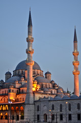 Fototapeta na wymiar Valide Sultan Mosque najbardziej znany jako Yeni Cami
