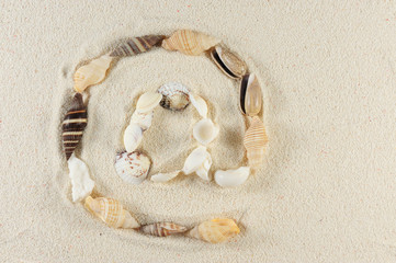 Fototapeta na wymiar E-mail symbol made of seashells