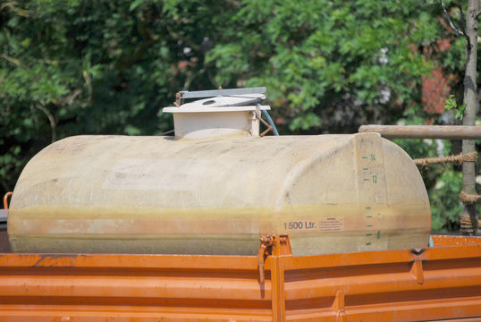 Wassertank auf einem Anh&auml;nger