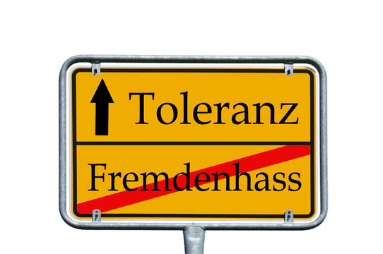 Ortsschild Fremdenhass / Toleranz