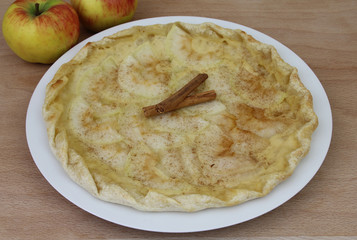 Flammkuchen mit Äpfel