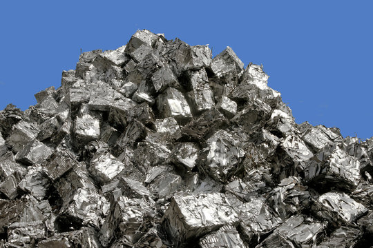 gepresster aluminiumschrott  auf schrottberg