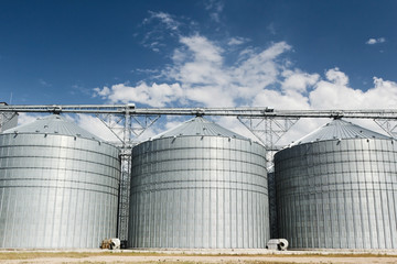 Silos © concept w