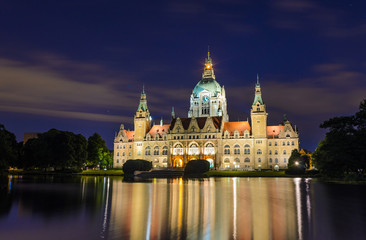 Fototapeta na wymiar City Hall of Hannover, Niemcy w nocy