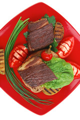 grilled beef garnished with apples