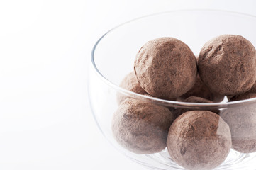 ガラスの食器にはいったチョコレート