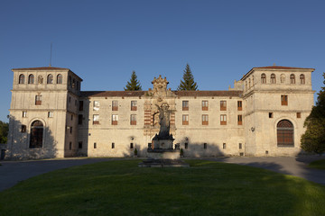 Fototapeta na wymiar Monasterio de San Pedro de Arlanza, Burgos, Castilla y León, Es