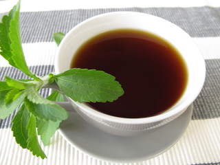 Schwarzer Kaffee mit Stevia
