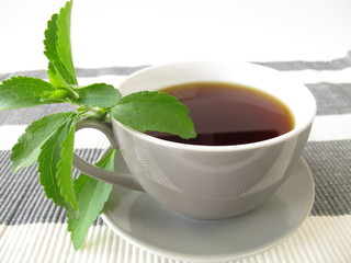 Schwarzer Kaffee mit Stevia