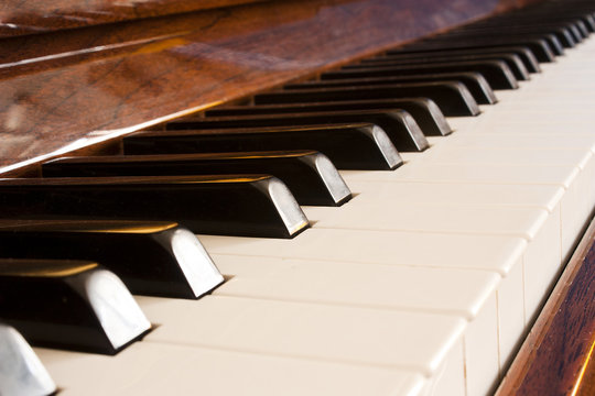 keys of piano