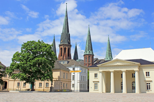 Schlosswache auf dem Schlossplatz in Oldenburg (Niedersachsen)