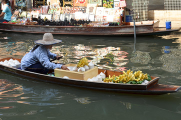 Obraz premium Visite du marché flottant Damnoen Saduak